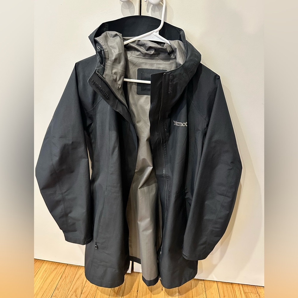 Marmot gortex Size M women’s essential rain jacket